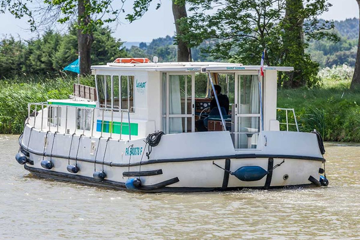 Cabin on 1260R-23, a Pénichette 1260 motorboat at Lutzelbourg, France