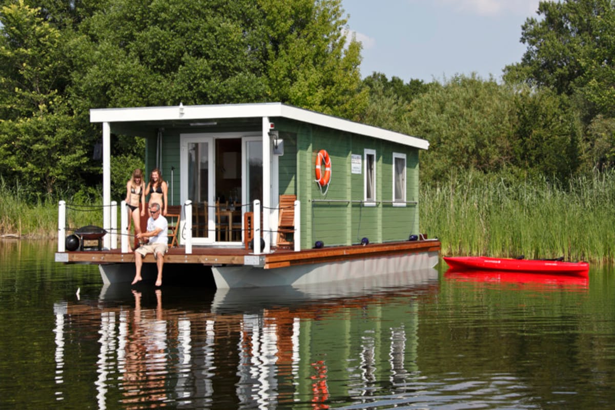 Exterior view of BunBo II, a De Drait Houseboat motorboat at Drachten, Netherlands