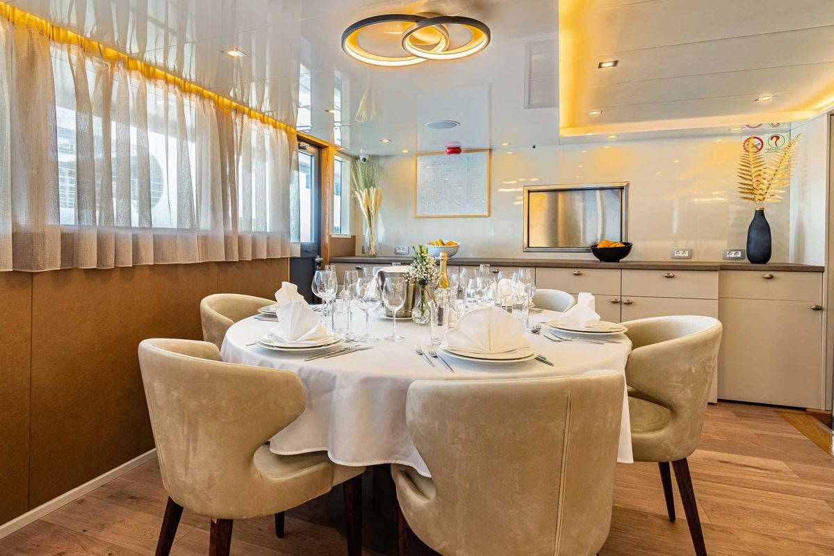 Salon of Suzana, a Gulet Luxury Motor Yacht yacht at Split, Croatia