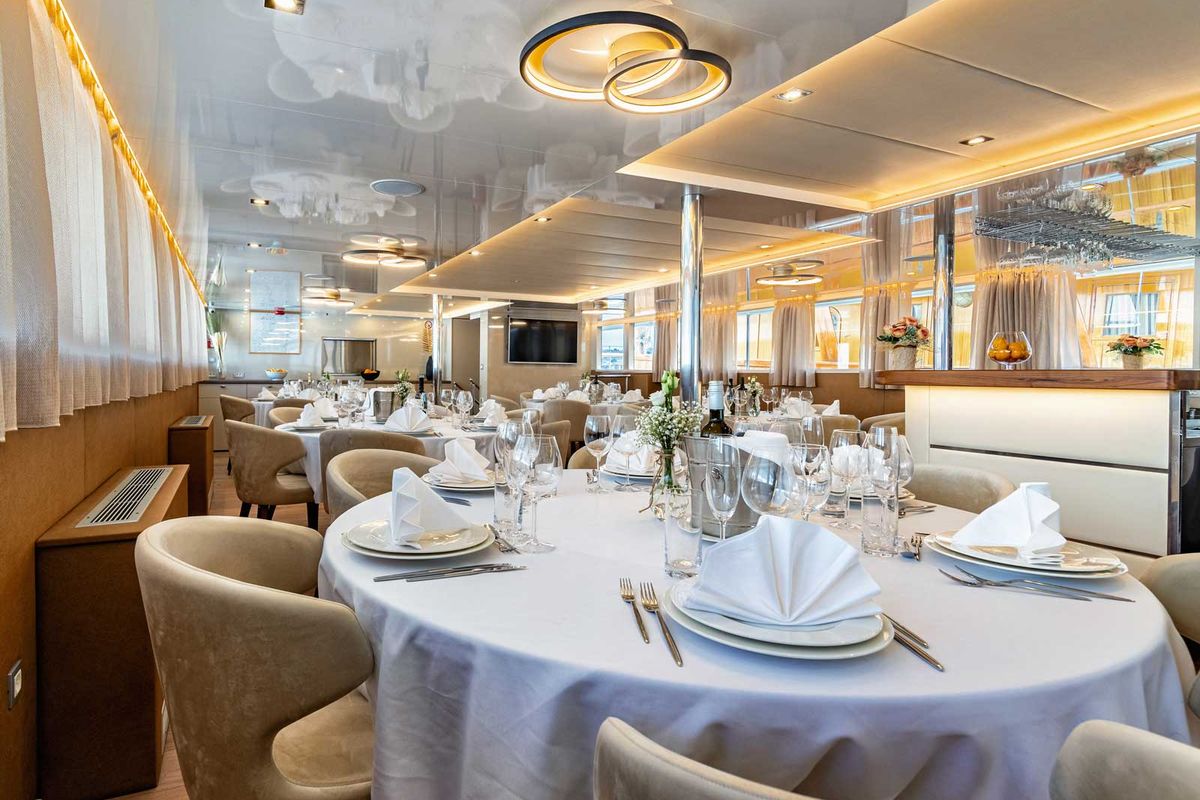 Salon of Suzana, a Gulet Luxury Motor Yacht yacht at Split, Croatia