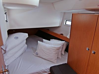 Cabin on Patrizia, a Bavaria Cruiser 41 sailboat at Općina Sukošan, Croatia