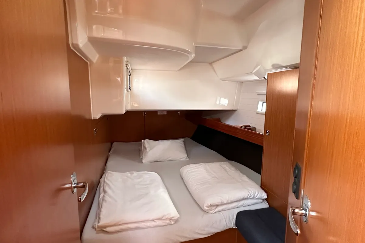 Cabin on Nabu, a Bavaria Cruiser 46 sailboat at Općina Pakoštane, Croatia