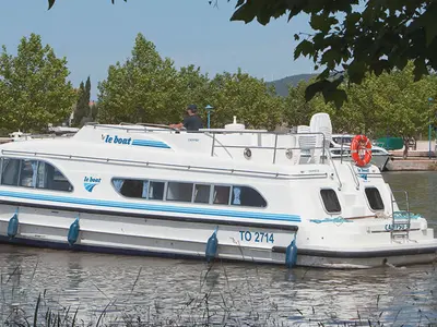 Exterior view of Calypso - Comfort 16, a Cygnet Calypso motorboat at Le Mas-d'Agenais, France