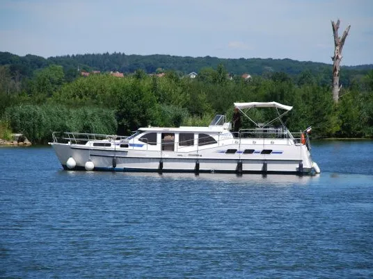 2504, a America America 50 motorboat at Savoyeux, France