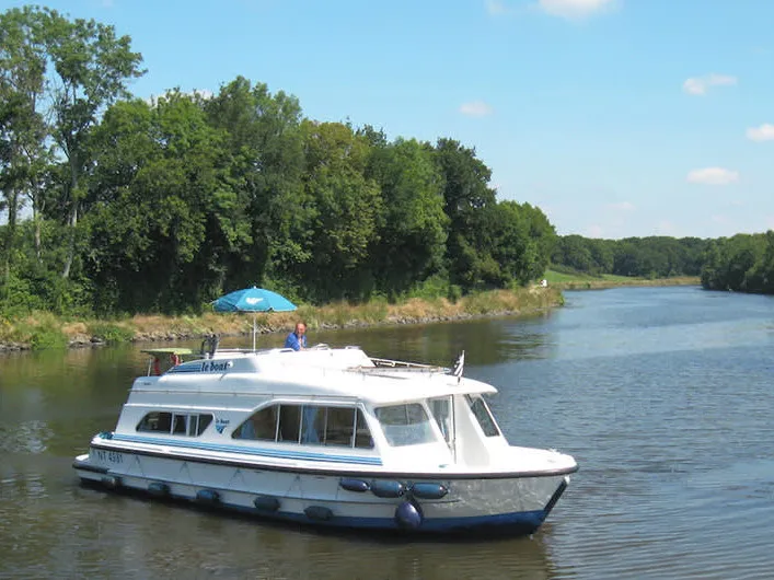 Exterior view of Tango - Comfort 3, a Cygnet Tango motorboat at Homps, France