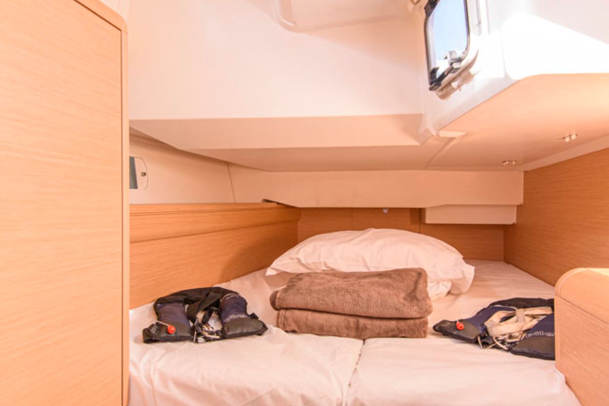 Cabin on Birbona, a Jeanneau Sun Odyssey 449 sailboat at San Vincenzo, Italy