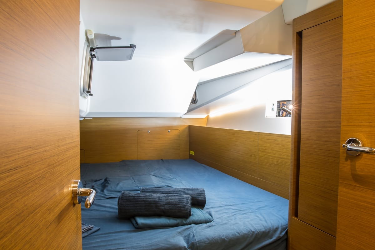 Cabin on Wanderlust, a Jeanneau Sun Odyssey 490 sailboat at Athens, Greece
