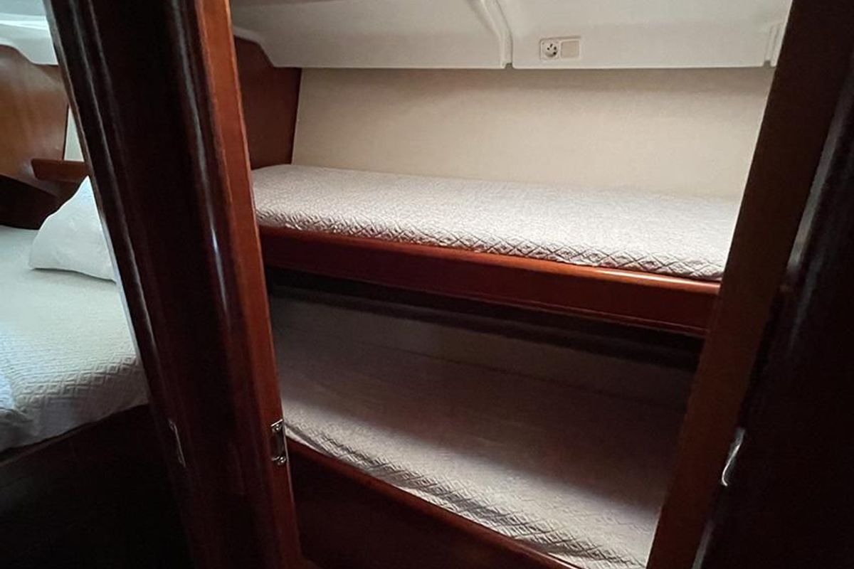 Cabin on Jazz and Blues, a Beneteau Oceanis 423 sailboat at Nettuno, Italy