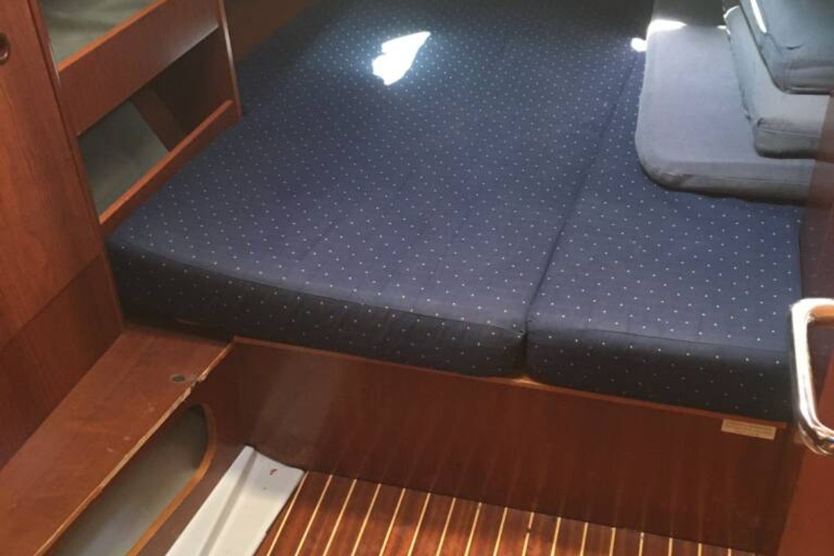 Cabin on Jazz and Blues, a Beneteau Oceanis 423 sailboat at Nettuno, Italy