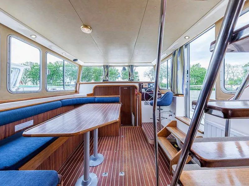 Salon of 1165-21, a Pénichette 1165 motorboat at Fürstenberg/Havel, Germany