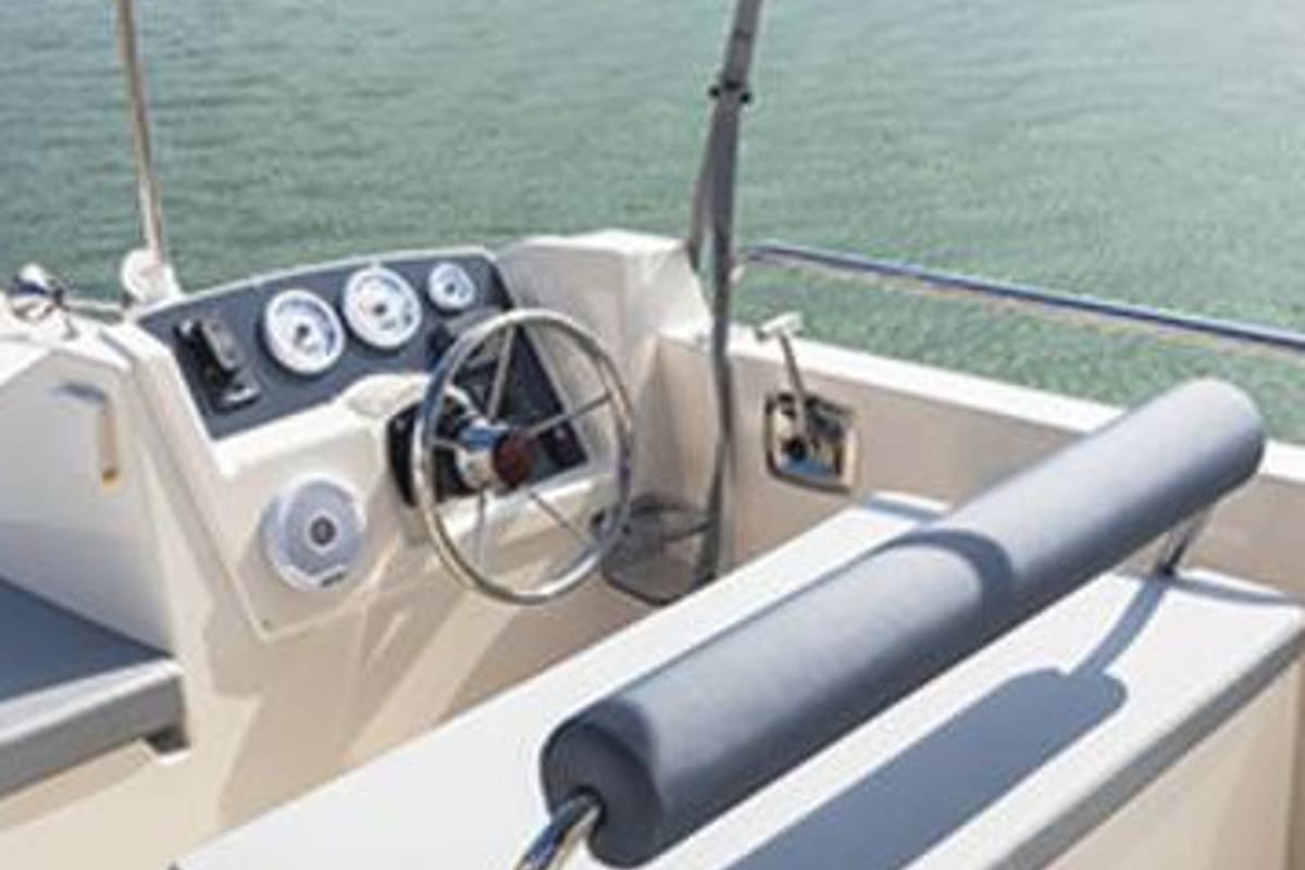 Cockpit of Horizon 5, a Cygnet Horizon 5 motorboat at Saint-Usage, France