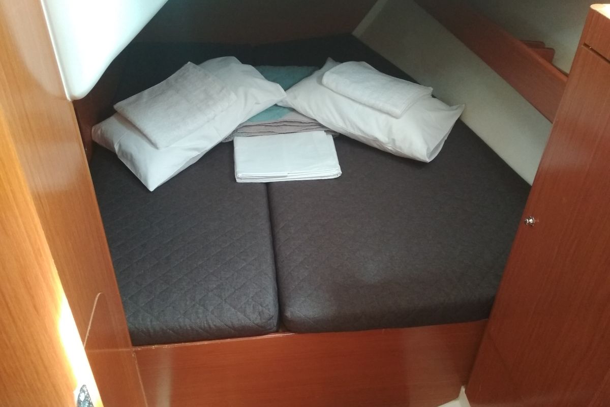 Cabin on Barbera, a Beneteau Cyclades 43.4 sailboat at Volos Municipality, Greece