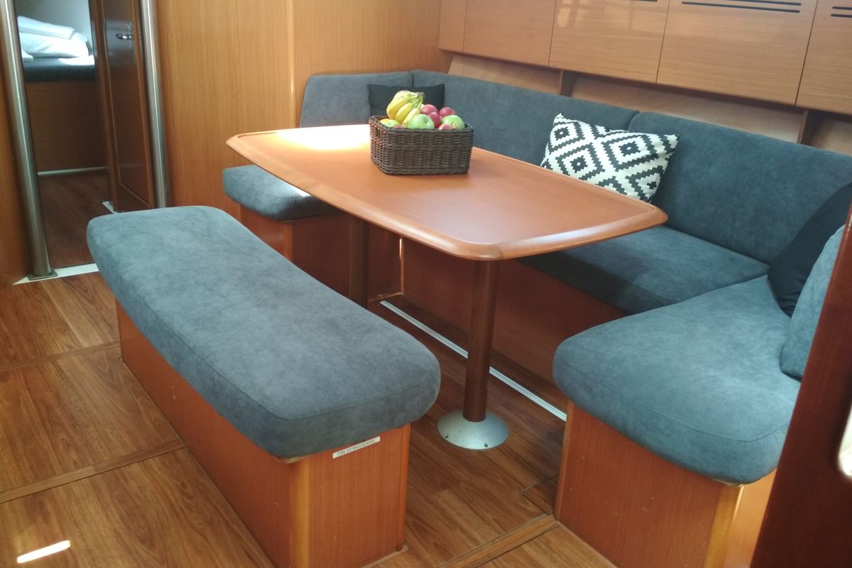 Salon of Barbera, a Beneteau Cyclades 43.4 sailboat at Volos Municipality, Greece