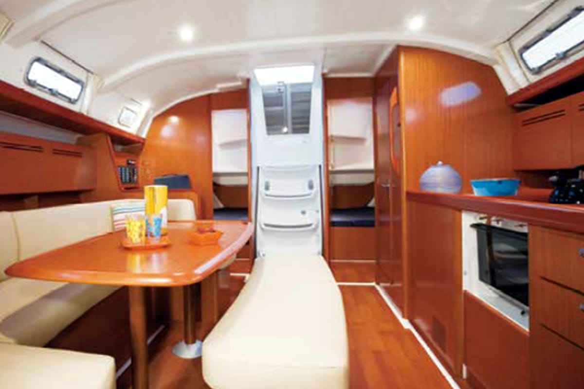 Salon of Barbera, a Beneteau Cyclades 43.4 sailboat at Volos Municipality, Greece