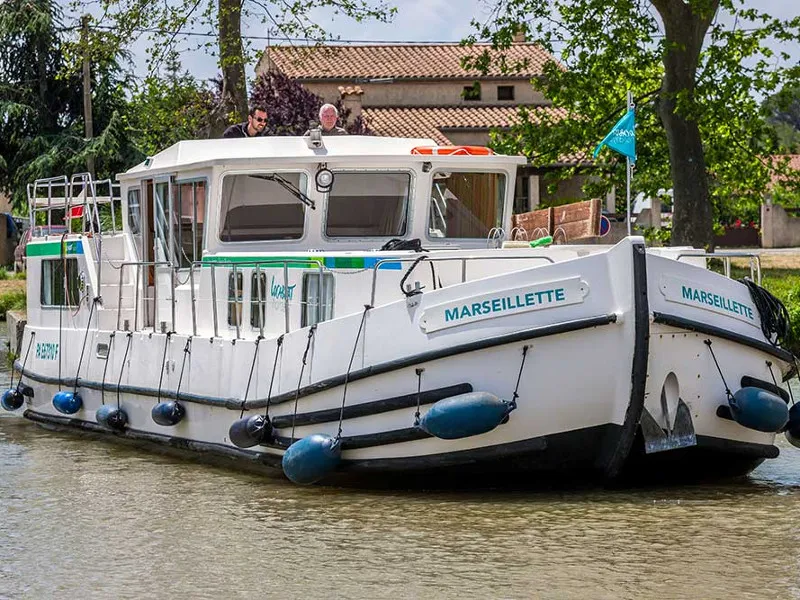 Exterior view of 1400-5, a Pénichette 1400 motorboat at Saintes, France