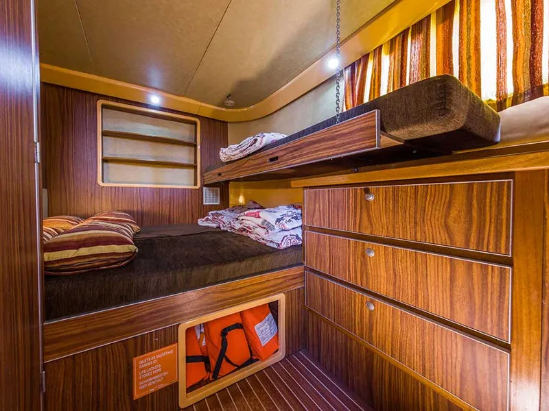 Cabin on 1400-5, a Pénichette 1400 motorboat at Saintes, France
