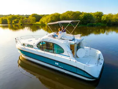 Cruiser Premium 4/6 Pers., a Nicols Nicols Estivale Quattro B motorboat at Kisköre, Hungary