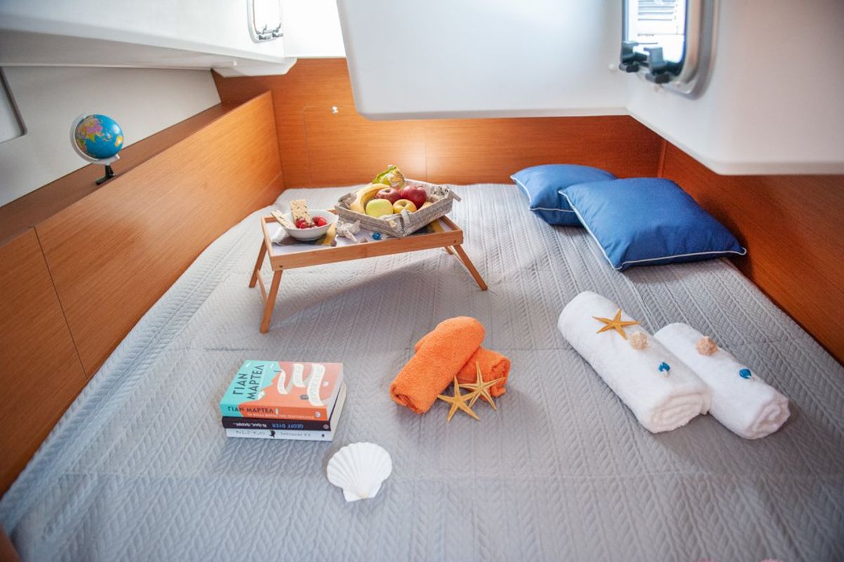 Cabin on Porto Fino, a Jeanneau Sun Odyssey 490 sailboat at Andros, Greece
