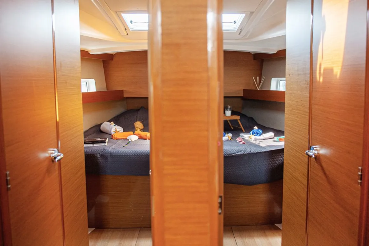 Cabin on Porto Fino, a Jeanneau Sun Odyssey 490 sailboat at Andros, Greece