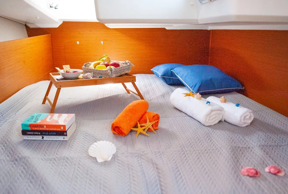 Cabin on Porto Fino, a Jeanneau Sun Odyssey 490 sailboat at Andros, Greece