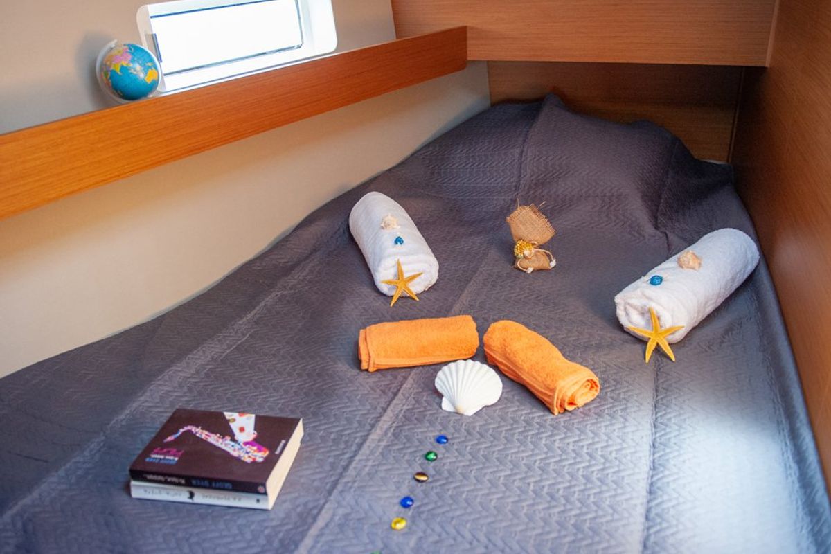 Cabin on Porto Fino, a Jeanneau Sun Odyssey 490 sailboat at Andros, Greece