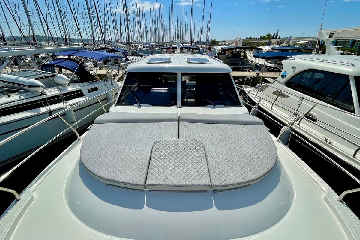 Deck of Iris, a SAS - Vektor Adriana 36 motorboat at Općina Sukošan, Croatia