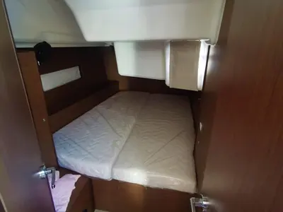 Cabin on Dory, a Beneteau Oceanis 40.1 sailboat at Općina Medulin, Croatia