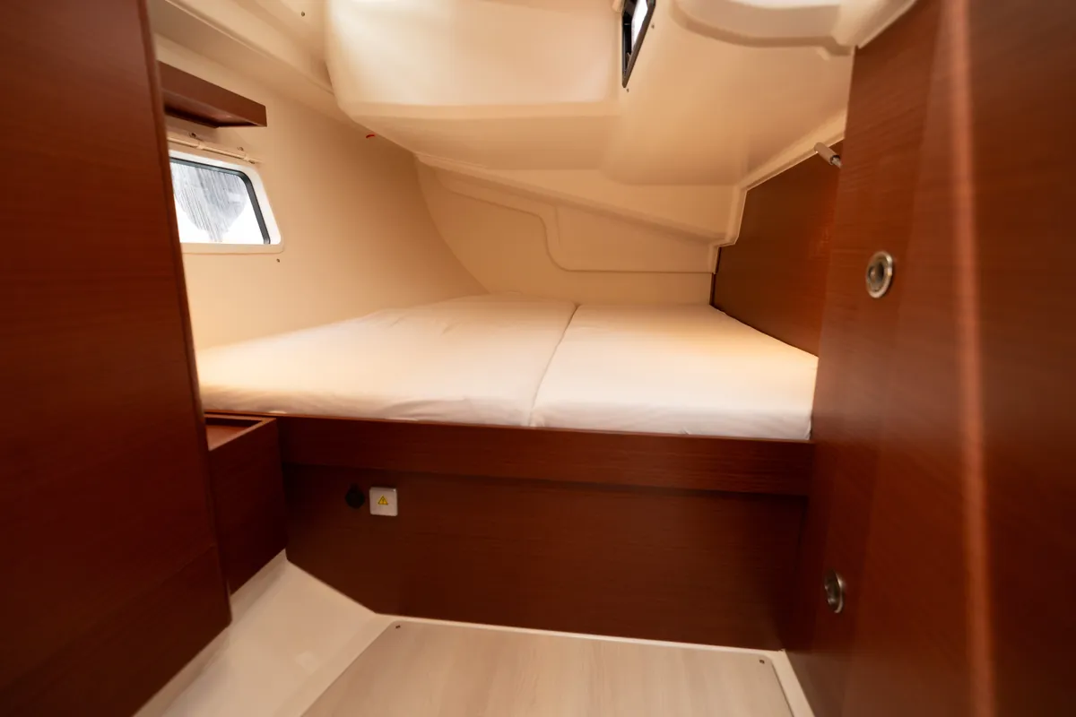 Cabin on VRONTIS |Inverter|, a Hanse Yachts Hanse 418 sailboat at Municipal Unit of Lefkada, Greece
