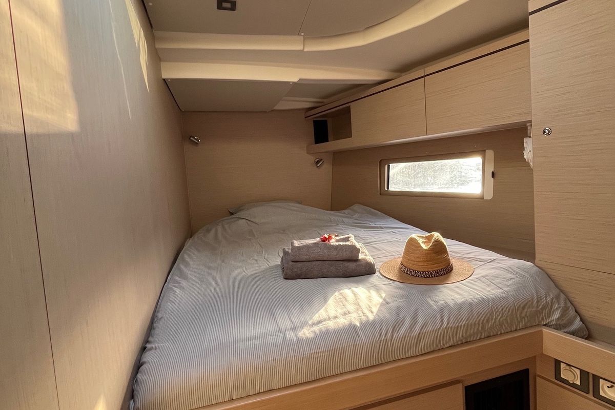 Cabin on Skalpel 2, a Beneteau Oceanis 51.1 sailboat at Cagliari, Italy