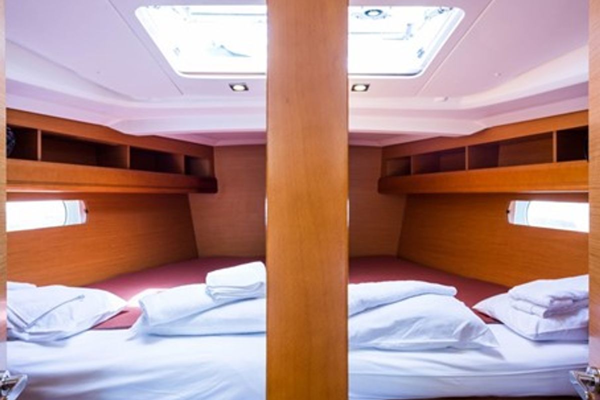 Cabin on Tintabella, a Jeanneau Sun Odyssey 469 sailboat at Athens, Greece