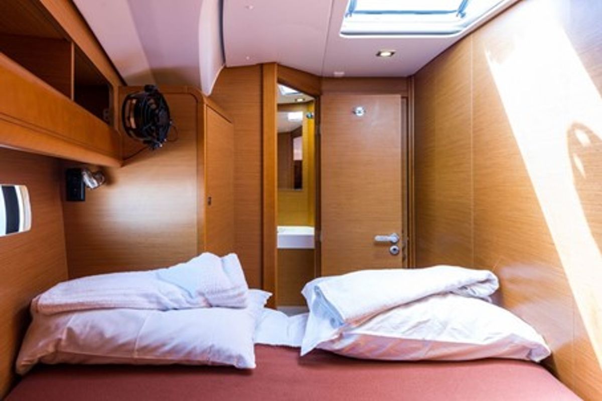 Cabin on Tintabella, a Jeanneau Sun Odyssey 469 sailboat at Athens, Greece