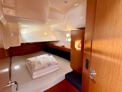 Cabin on Arta, a Bavaria Cruiser 46 sailboat at Općina Sukošan, Croatia