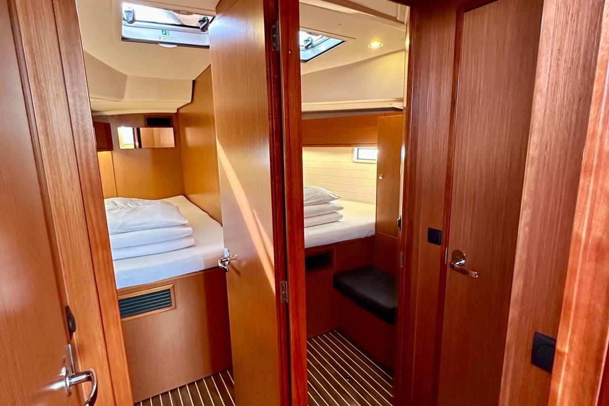 Cabin on Arta, a Bavaria Cruiser 46 sailboat at Općina Sukošan, Croatia