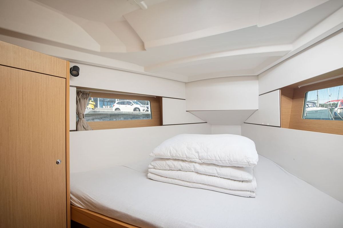 Cabin on Mare Animi, a Beneteau Oceanis 35 sailboat at Općina Medulin, Croatia