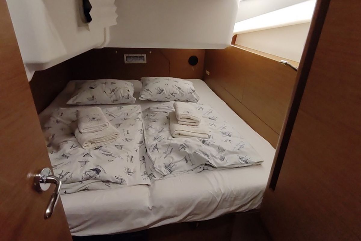 Cabin on Habibi, a Jeanneau Sun Odyssey 440 sailboat at Split, Croatia