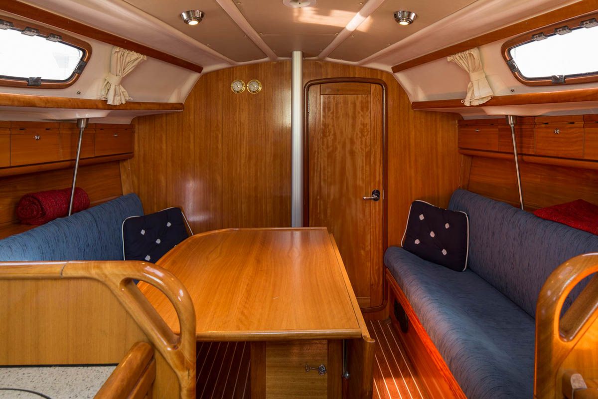 Salon of Alize, a Bavaria 30 Cruiser sailboat at Gåshaga, Sweden