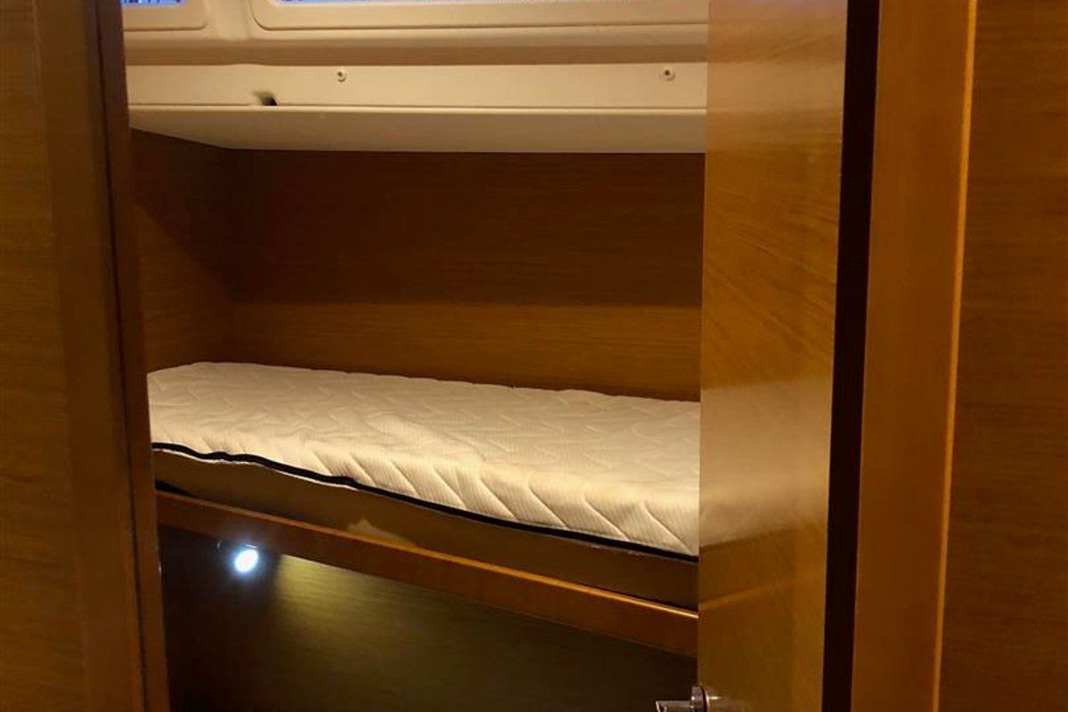Cabin on Kontiki, a Jeanneau Sun Odyssey 519 sailboat at Municipal Unit of Lefkada, Greece