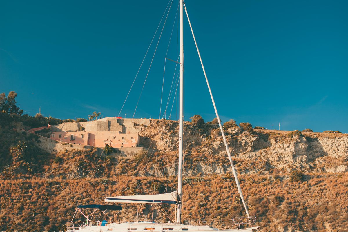 Deck of Via Col Vento, a Beneteau Cyclades 39.3 sailboat at Milazzo, Italy