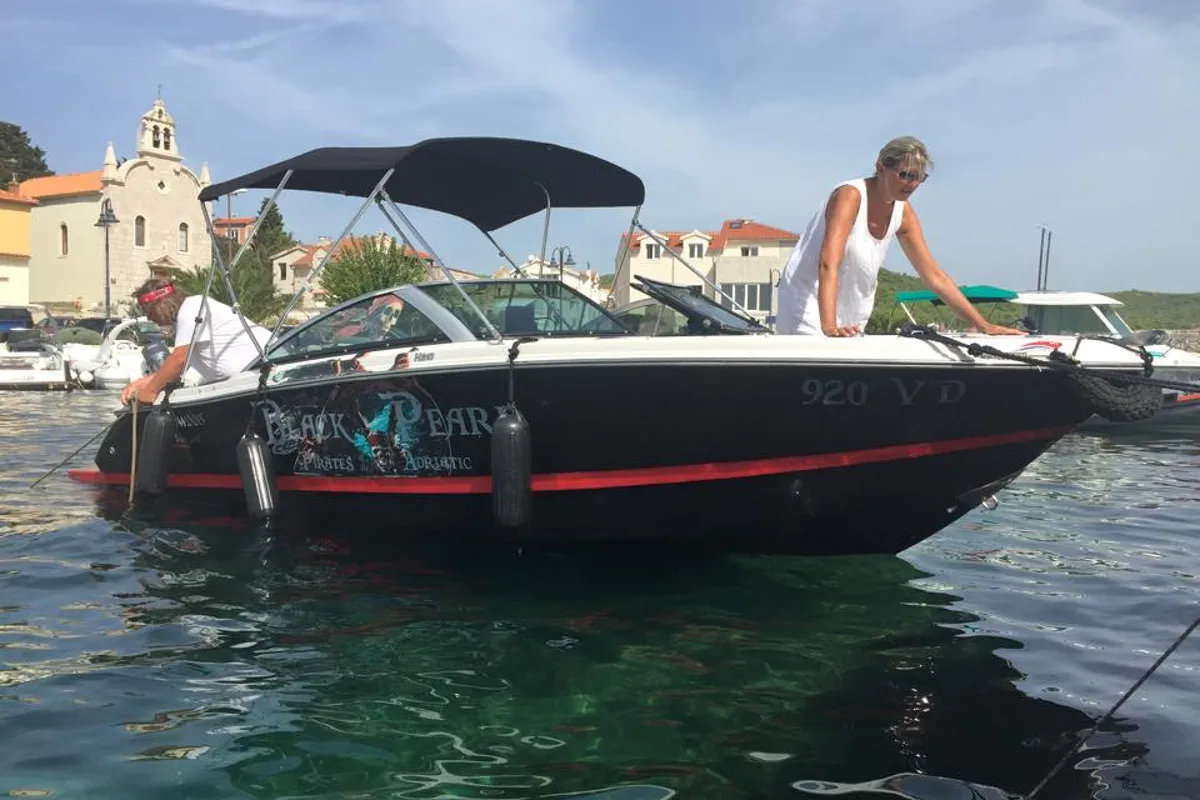 Exterior view of Black Pearl, a Four Winns Boats Four Winns H210 motorboat at Tribunj, Croatia