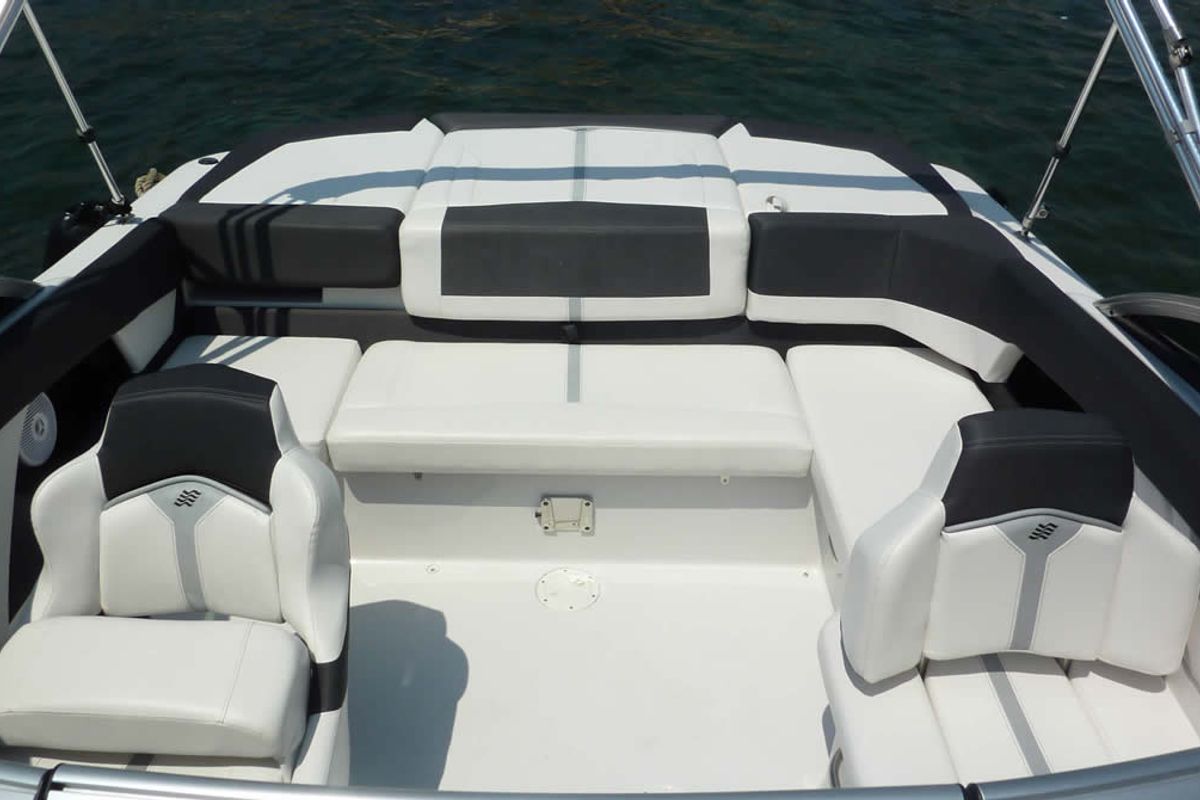 Deck of Black Pearl, a Four Winns Boats Four Winns H210 motorboat at Tribunj, Croatia