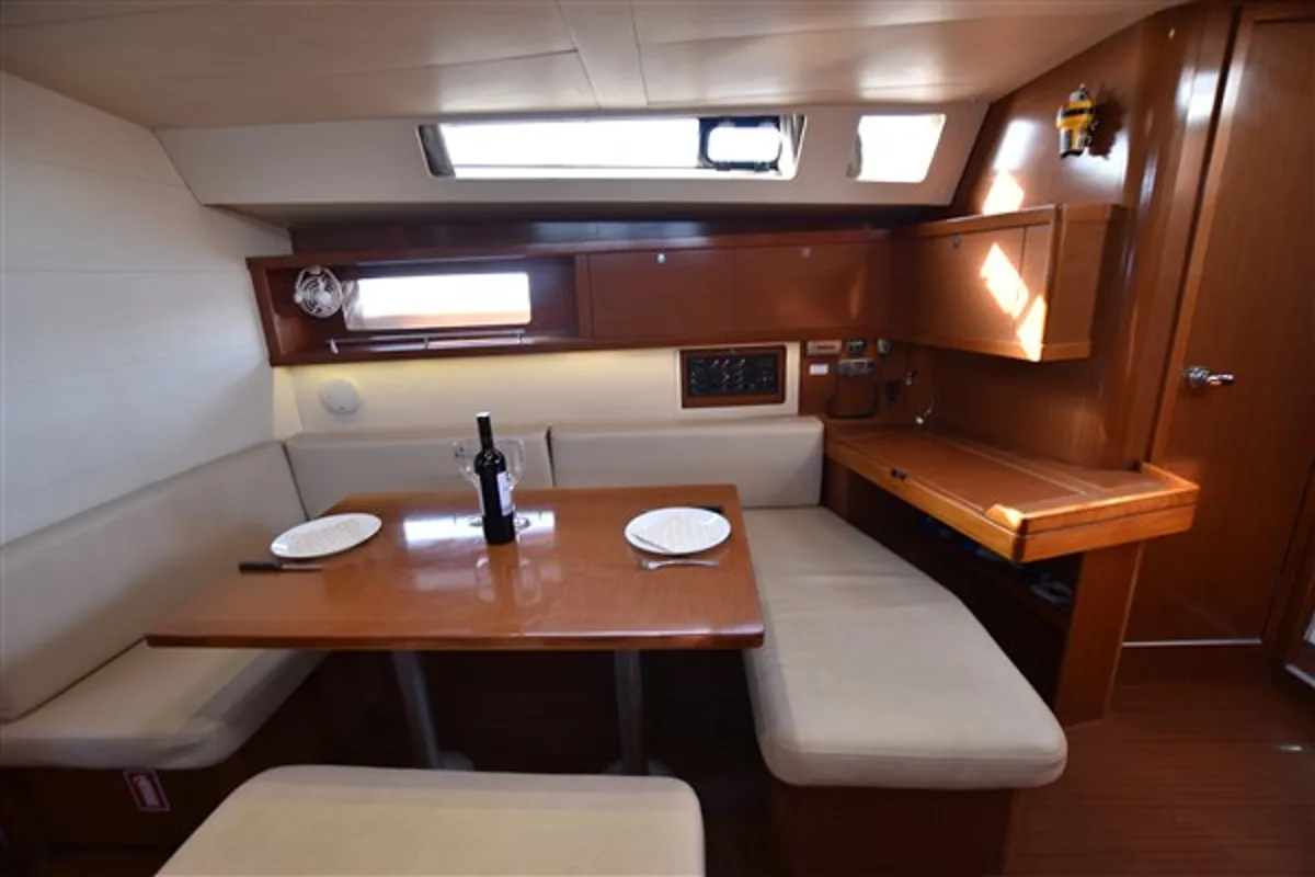 Salon of Chilli Pepper, a Beneteau Oceanis 45 sailboat at Volos Municipality, Greece