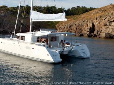 Exterior view of Lipopette, a Lagoon 450 catamaran at Propriano, France