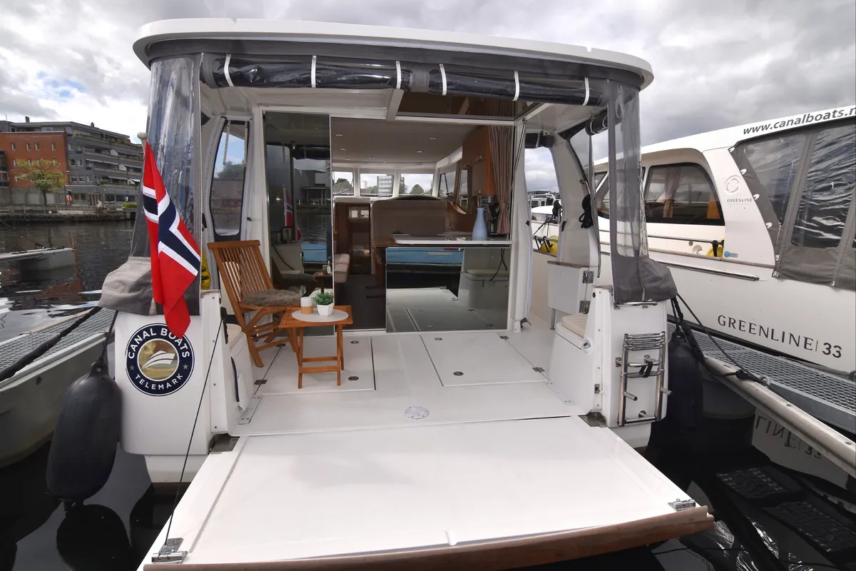 Deck of Dalen, a Greenline 33 yacht at Porsgrunn, Norway
