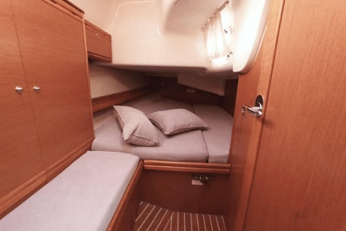 Cabin on Santana, a Bavaria Cruiser 40 sailboat at Volos Municipality, Greece