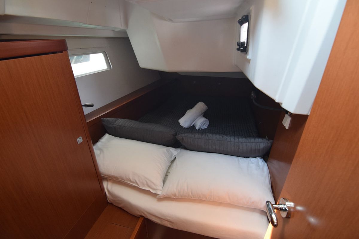 Cabin on Bolero, a Beneteau Oceanis 41 sailboat at Athens, Greece