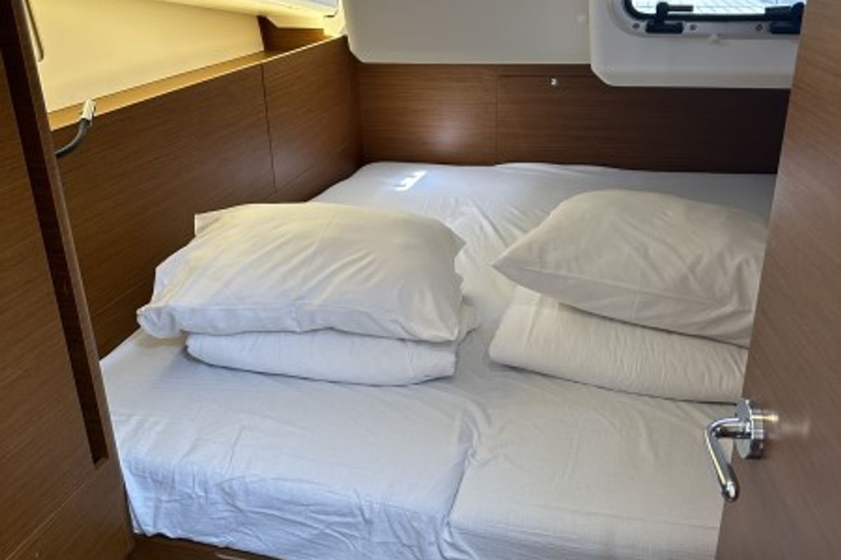 Cabin on Taurus, a Jeanneau Sun Odyssey 440 sailboat at Općina Sukošan, Croatia