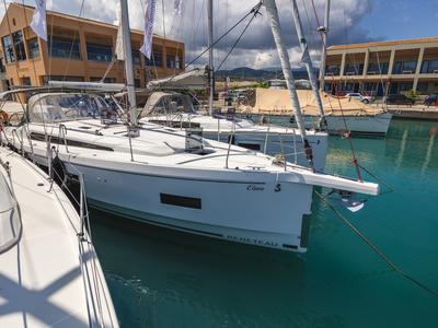 Salon of Elma, a Beneteau Oceanis 40.1 sailboat at Municipal Unit of Lefkada, Greece