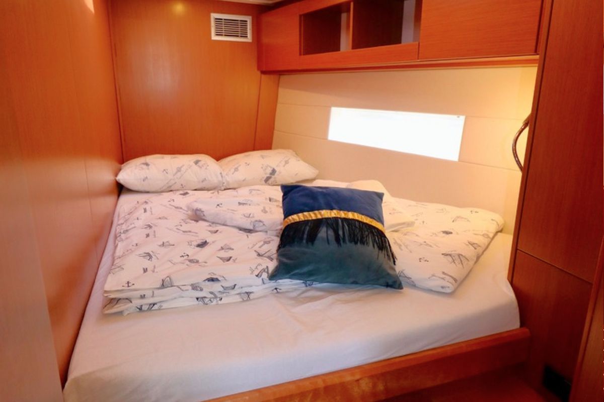 Cabin on Size Matters, a Bavaria C50 Holiday sailboat at Grad Kaštela, Croatia