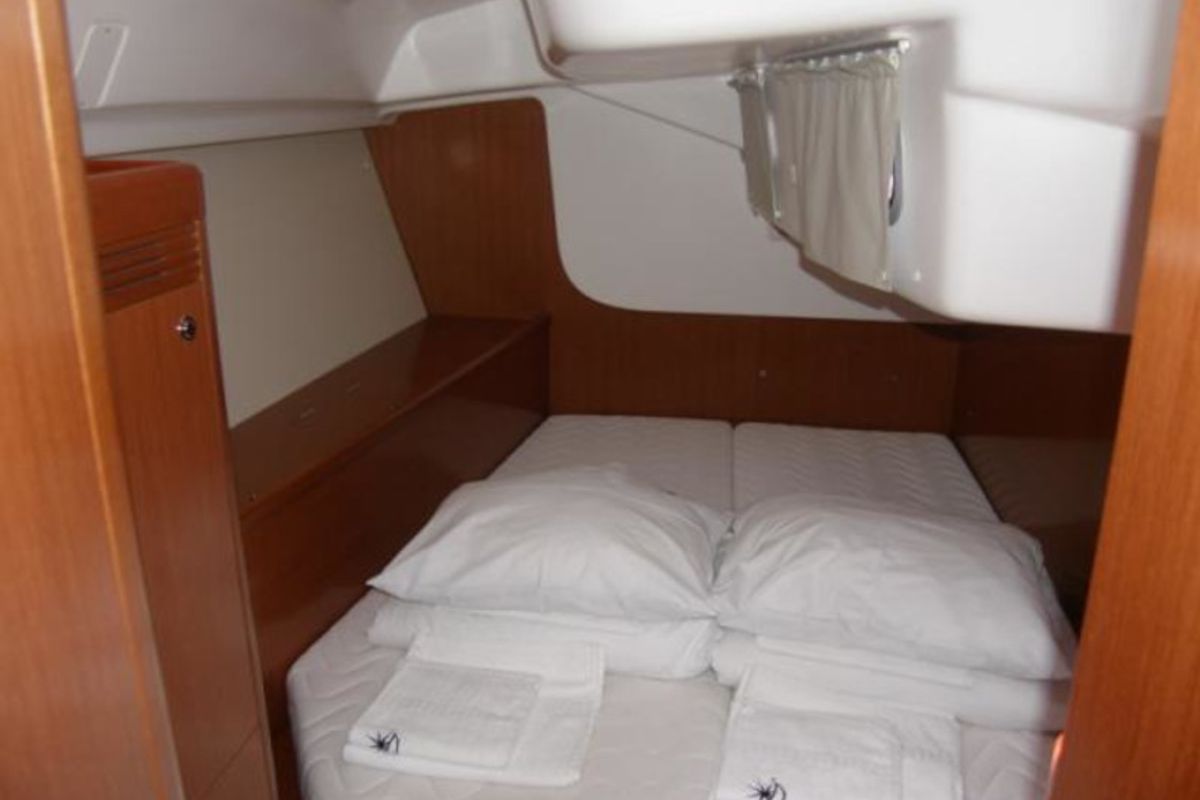 Cabin on Gilda, a Beneteau Oceanis 43 sailboat at Athens, Greece