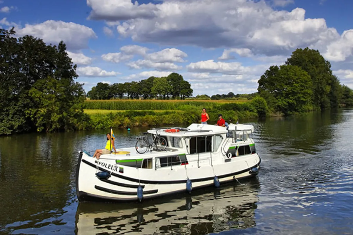 Exterior view of 1022-53, a Pénichette 1022 motorboat at Argens-Minervois, France